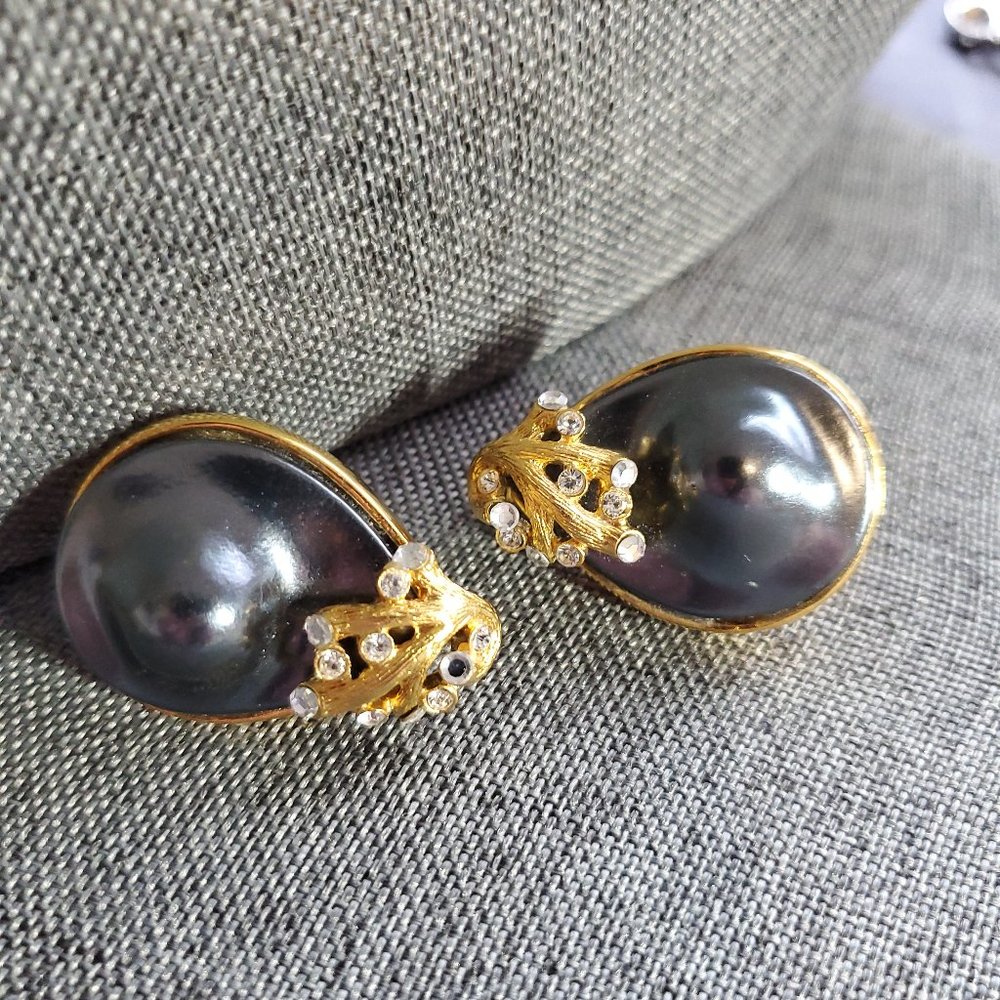 Vintage Ivana Clip On Earrings